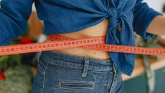 Ako sa zbaviť prebytočného tuku v oblasti pása: jednoduchý 10-minútový tréning