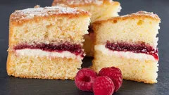 Ako upiecť piškótu bez rúry: jednoduché, overené recepty