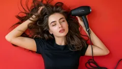 Prečo sa vlasy mastia už ráno po večernom umytí a čo zmeniť pri sušení